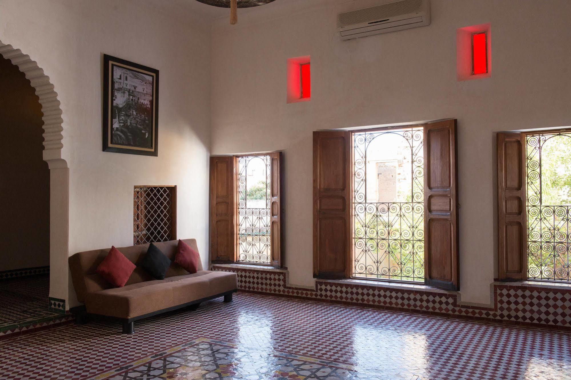 R'Mila Medina Fez Hotel Bagian luar foto
