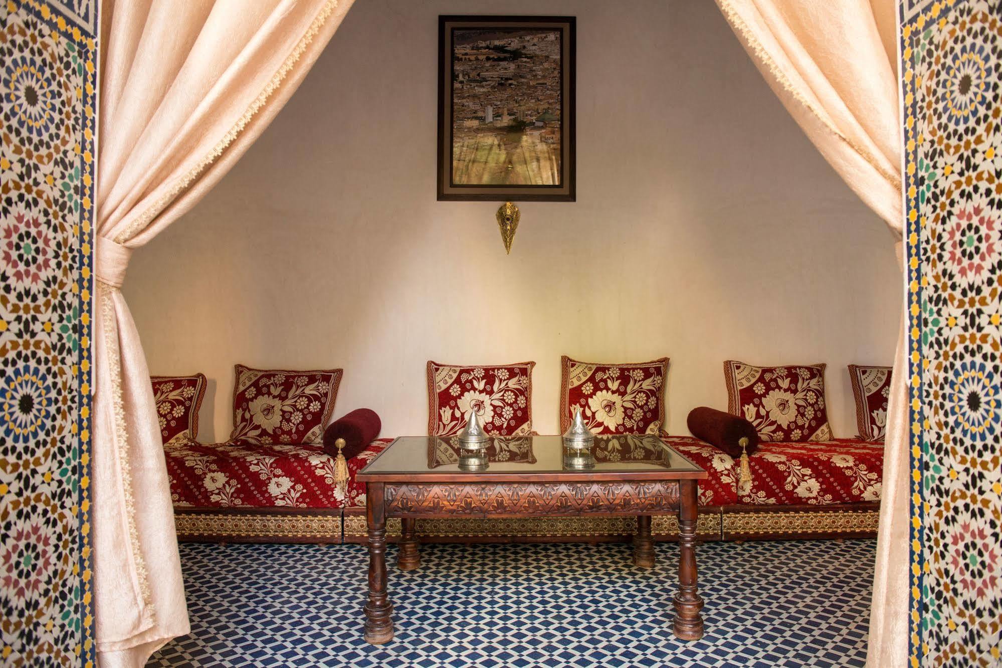 R'Mila Medina Fez Hotel Bagian luar foto