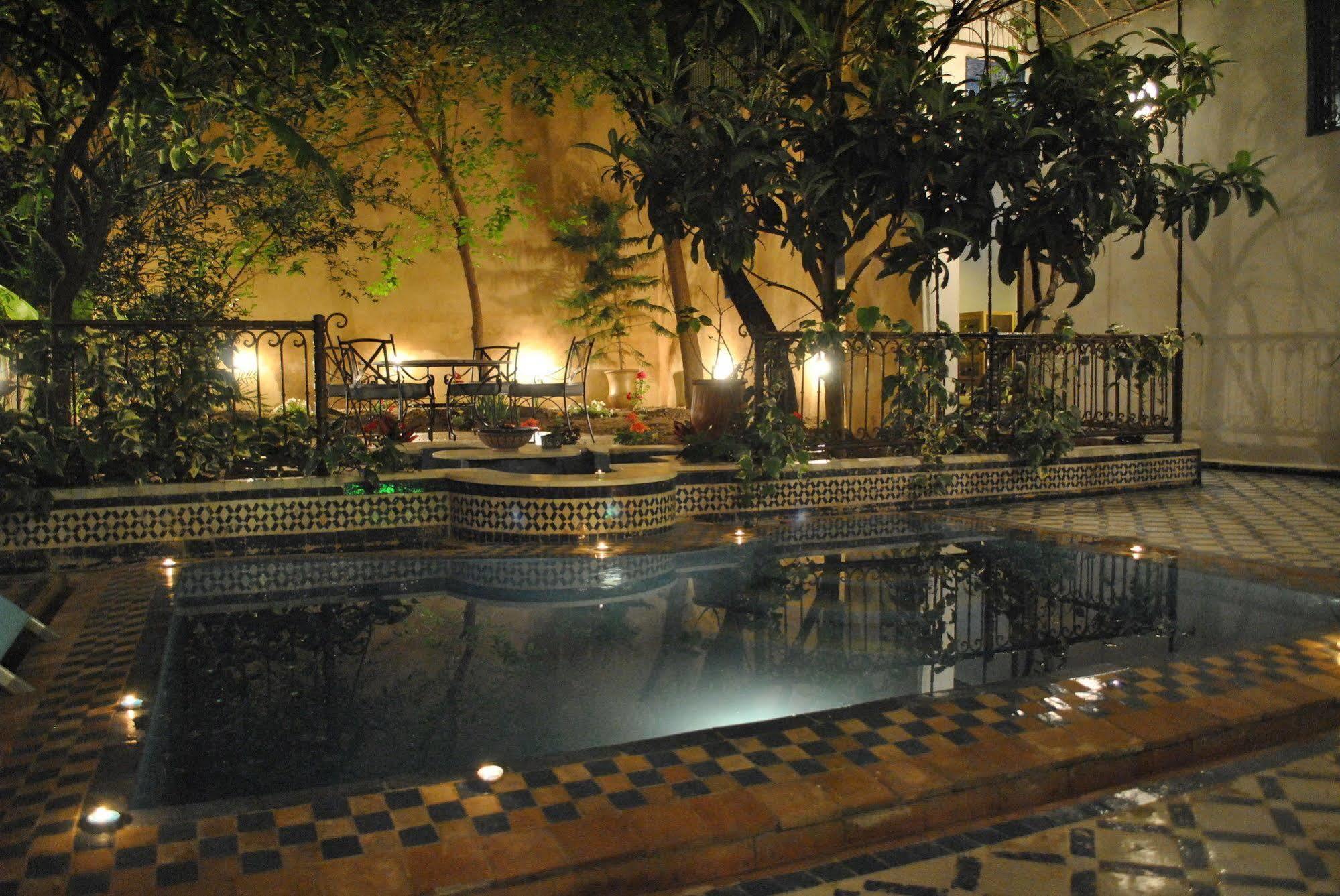 R'Mila Medina Fez Hotel Bagian luar foto