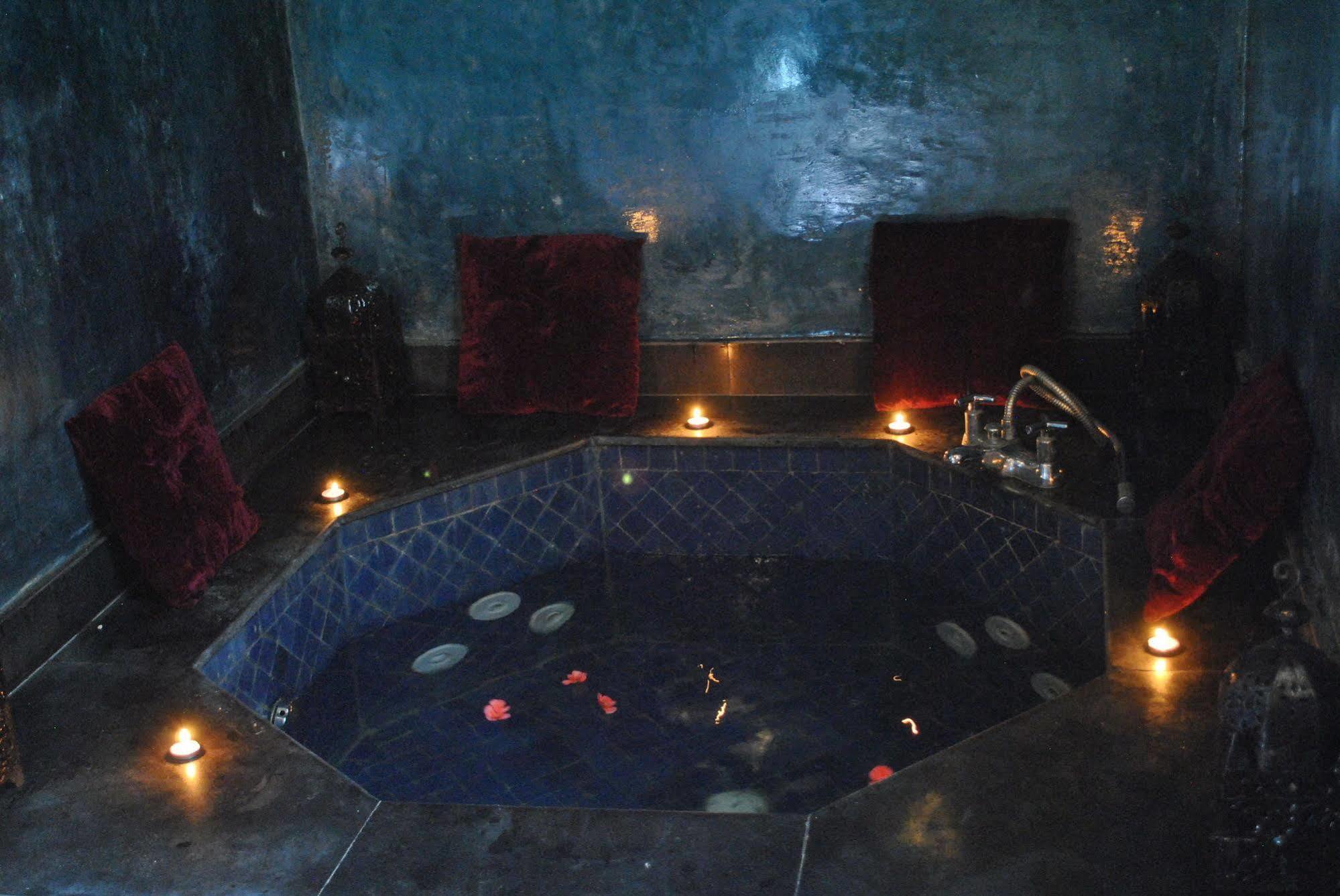 R'Mila Medina Fez Hotel Bagian luar foto