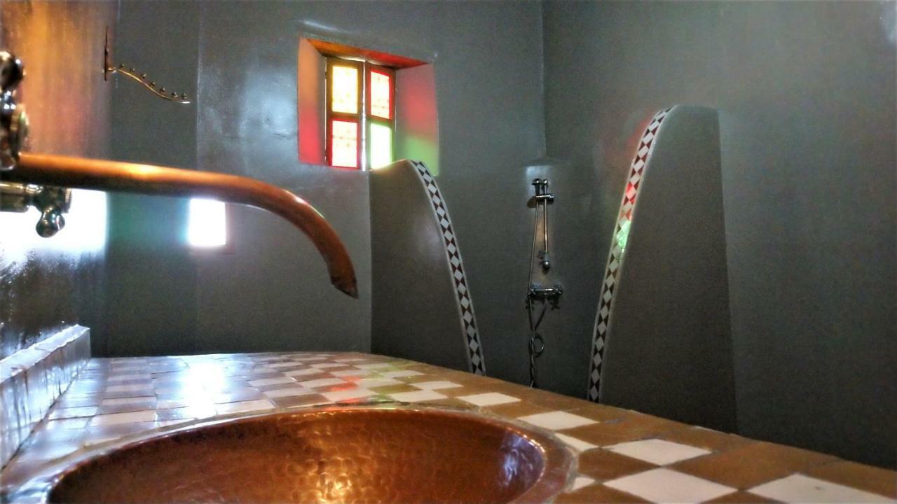 R'Mila Medina Fez Hotel Bagian luar foto