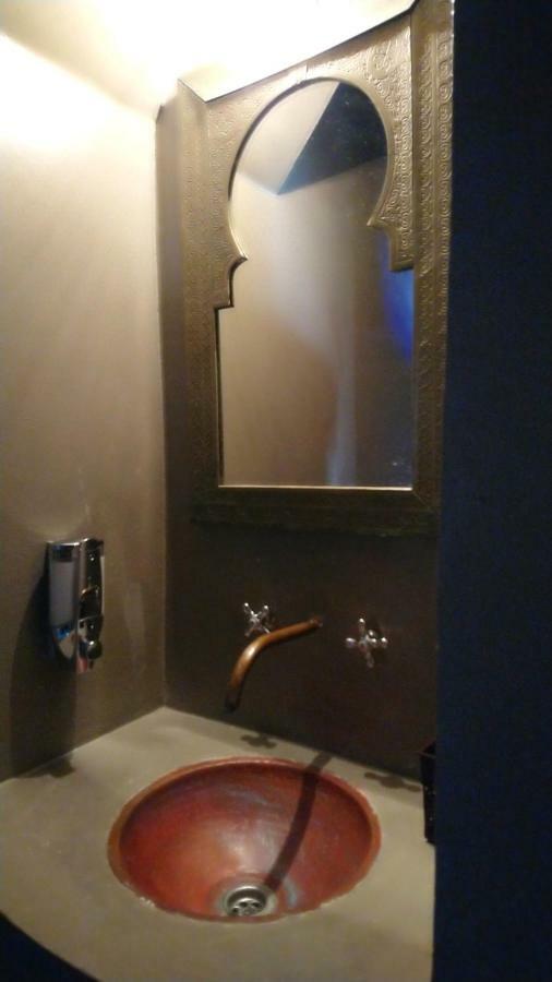 R'Mila Medina Fez Hotel Bagian luar foto