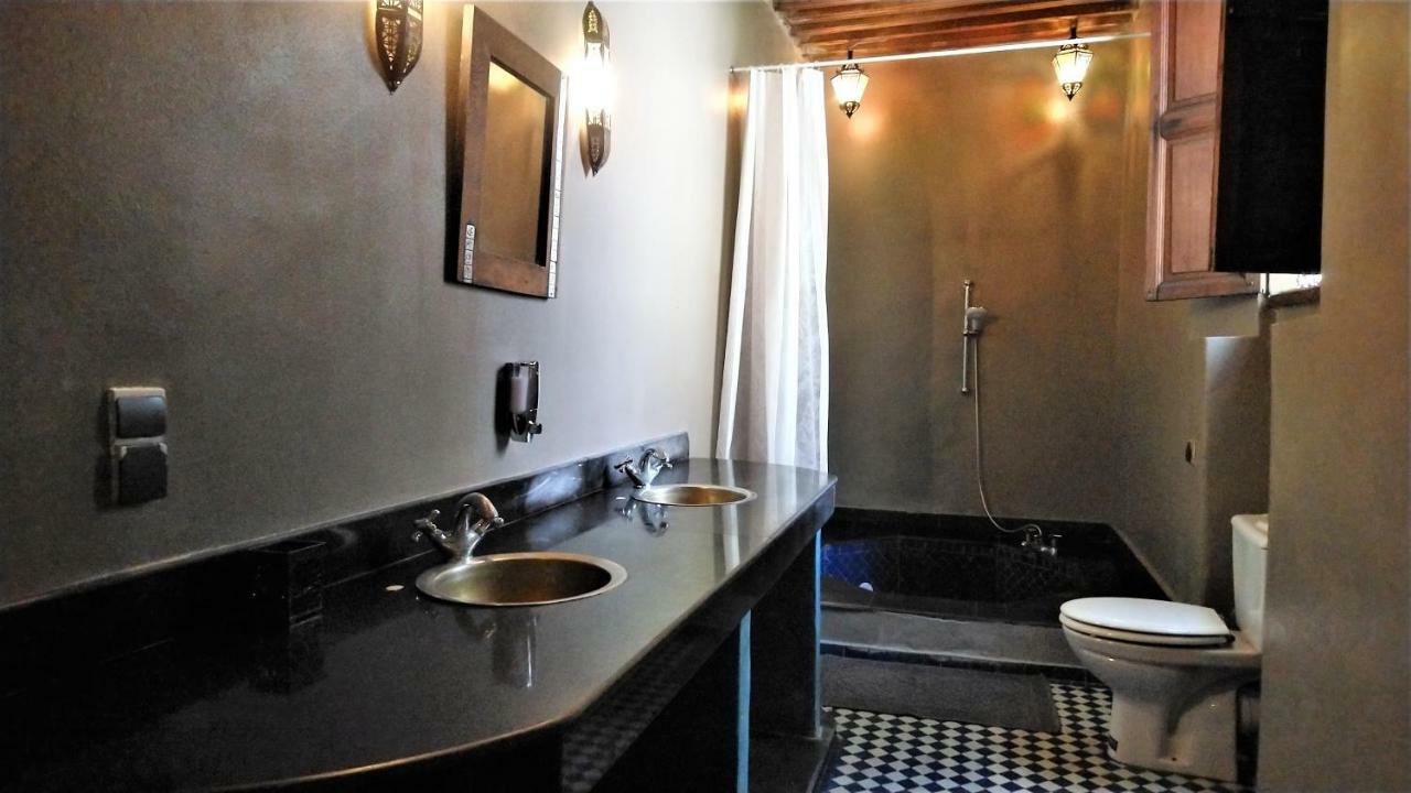 R'Mila Medina Fez Hotel Bagian luar foto