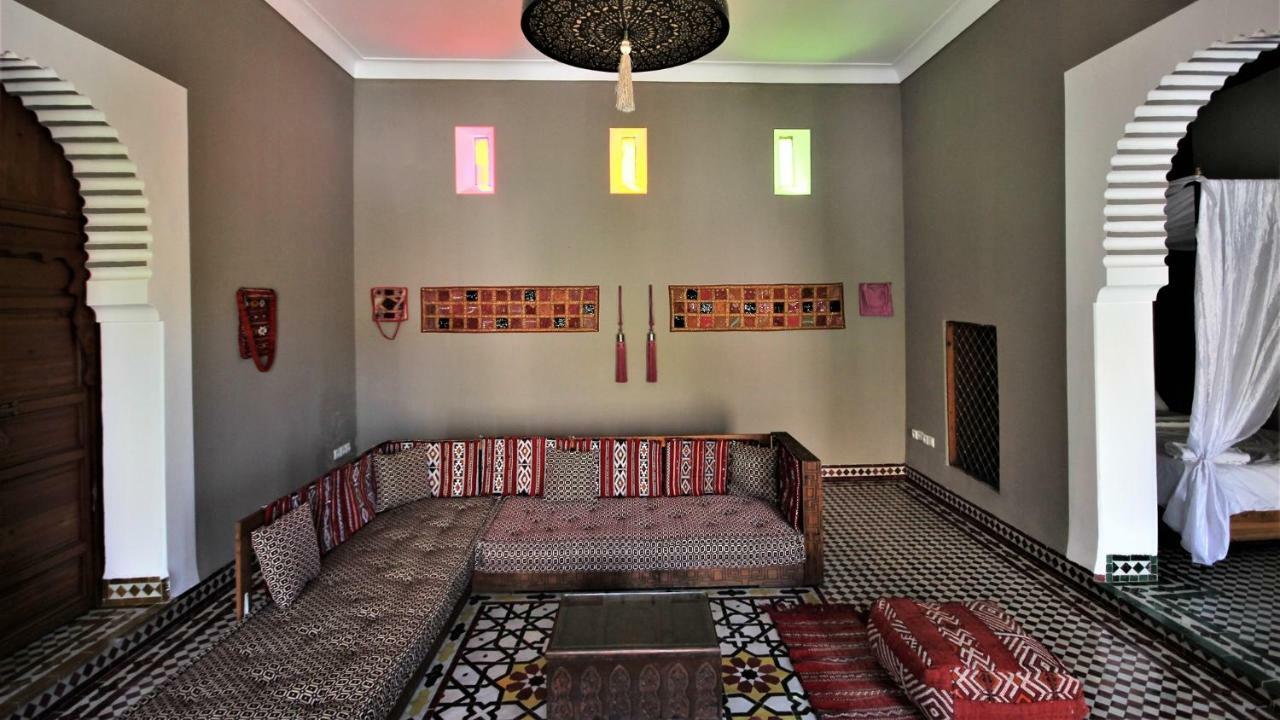 R'Mila Medina Fez Hotel Bagian luar foto